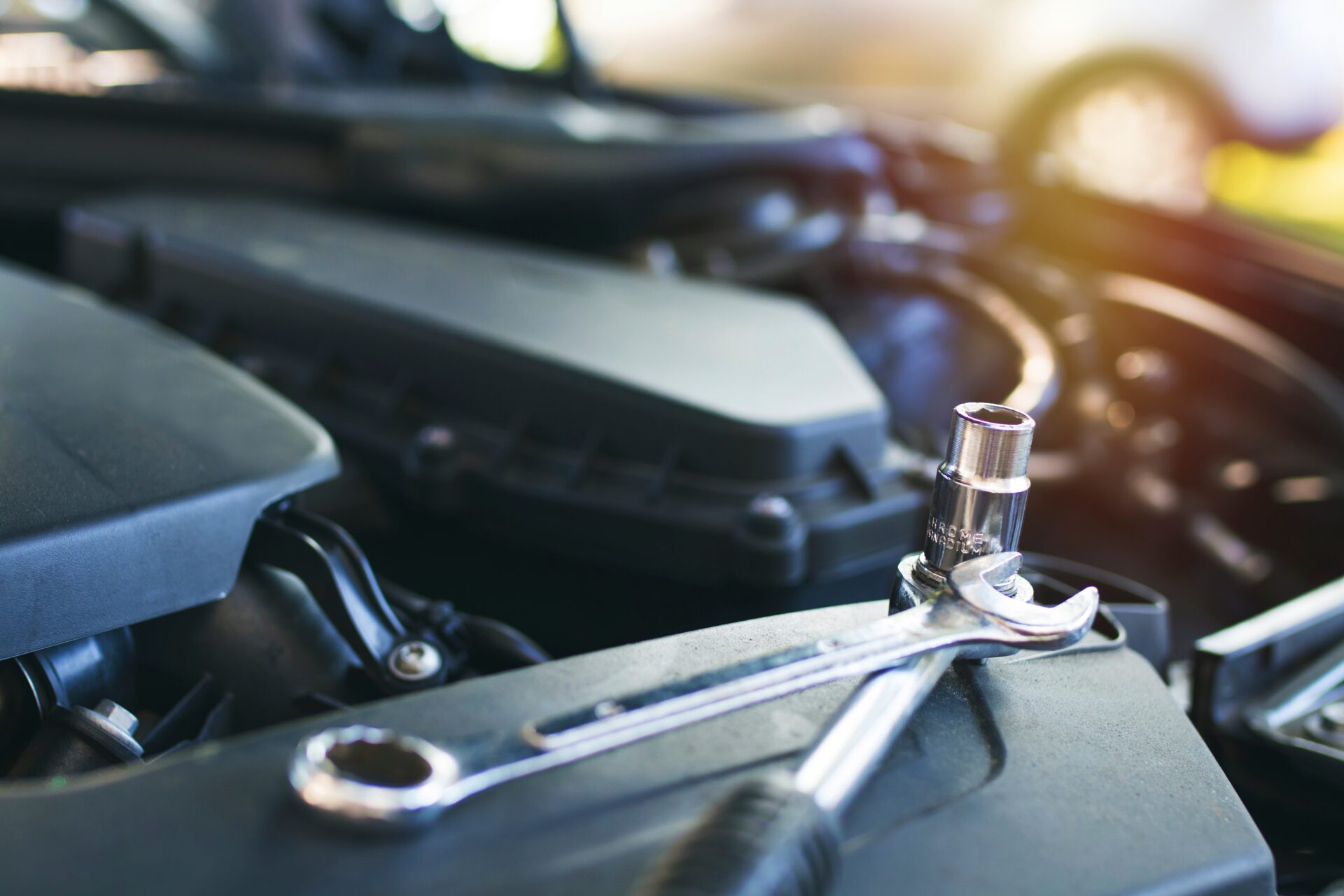 Mechanical Workshop, Tools In The Car Engine