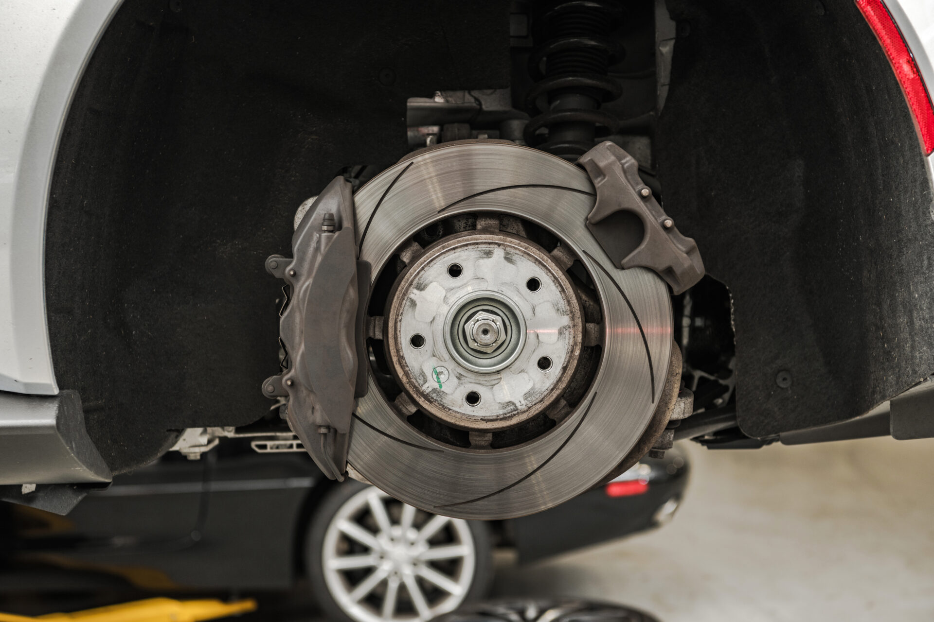 Modern Car Brake Pads And Discs Replacing